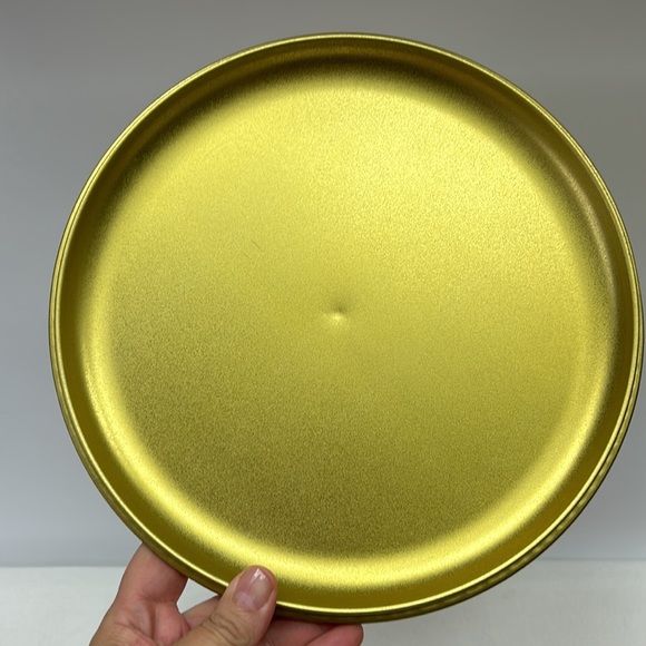 Vintage large round crimson and gold fruitcake tin by Guildcraft NY - Picture 7 of 8